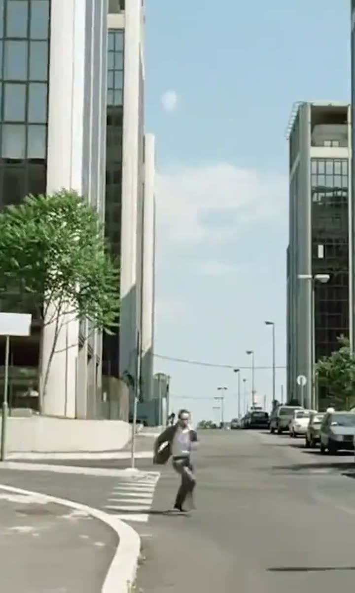 I want to run like this 😂😂😂. I am sure those chasing don'... · @I_AM_Mr_Flicks on CashChat